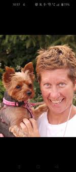 Please keep Lauren Alaina- her Aunt Kim and family in your prayers. Holly  passed away this morning. 😢😢