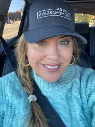 Hello does anyone know of a real estate agent named Julie, I do not know  her last name. Thanks for your help in my search.