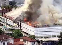 El gran incendio que afectó las dependencias del hospital san borja en la región metropolitana causó estragos en el sistema de salud pública. Incendio Del Hospital San Borja Arriaran Fruto De La Imprevision