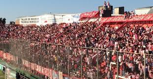 Tema donde dicen que los hinchas de colon cuando van a jugar a la cancha de union corren por una calle y la via del tren. Un Hincha De Union Muerto Por Ataque De Barrabravas