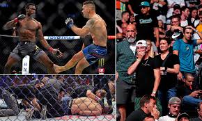 Weidman snapped his leg on a kick that hall checked in the opening moments of their fight at ufc 261. Ufc 261 Chris Weidman Breaks His Leg While Kicking Opponent Uriah Hall Daily Mail Online