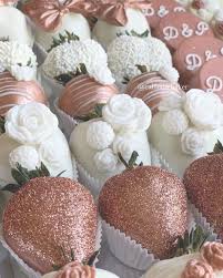 Callie The Baker On Instagram Rose Gold White Chocolate Dipped Strawber Chocolate Covered Strawberries Chocolate Dipped Strawberries Chocolate Strawberries