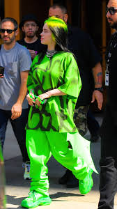 Billie Eilish Defends Drake Thinks It S 100 Normal For A Grown Man To Text Underage Girls Femestella In 2020 Billie Eilish Billie Celebs