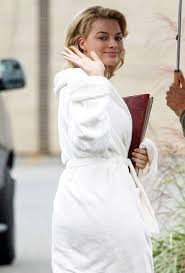 Margot Robbie Photos Photos Kelli Garner On Set Of Pan Am In New York Zimbio Margot Robbie Actress Margot Robbie Robbie
