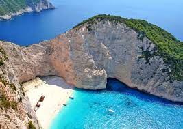 Plaja kamari, aflata la 10 km de capitala insulei, fira. Cea Mai FrumoasÄƒ PlajÄƒ Din Grecia Navagio TÄƒram Ireal Vacante Calatorim Ro