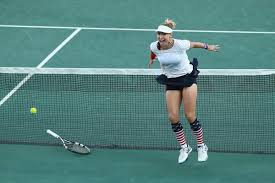 Still married to her husband justin sands? Florilege Des Tenues Toujours Sobres De Bethanie Mattek Sands Le Court Central
