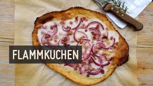 Elsasser Flammkuchen Zaubere Dir Die Leckere Spezialitat In Der Paleo Konformen Variante Mit Mandelmehl Tapiokastarke Un Flammkuchen Rezepte Wenig Kalorien