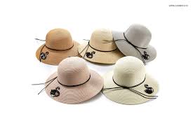 Gli abiti da cerimonia economici o 'low cost' sono la salvezza di tutte le ragazze o donne che vengono invitate spesso ad eventi importanti, ma non possono. Cappelli Di Paglia Accessori Moda Per L Estate Da Donna Piu Firenze