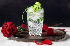 The ratio of gin to tonic varies according to taste, strength of the gin, other drink mixers being added, etc. Internationella Gin Tonic Dagen