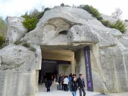 Carrieres De Lumieres Dazzling Sound And Light Show In Les Baux De Provence More Time To Travel In 2020 Provence Vakantie