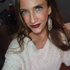 Feeling all the fall vibes with the wet icky leaves surrounding the house  so figured I might as well dress like it too. Even with the best phone  camera...there is no way