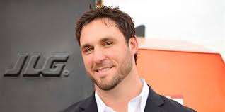 JLG restructures customer service team