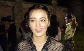 Maybe you would like to learn more about one of these? Profil Mawar Eva De Jongh Pemeran Annelies Di Film Bumi Manusia