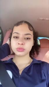 Leslie Lora's Instagram, Twitter & Facebook