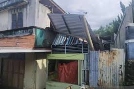 Gempa bumi di palu diklaim bergerak dalam kecepatan 14.760km per jam di sepanjang sesar sulawesi. 17 Bangunan Di Sabang Rusak Akibat Gempa Bumi Antara News