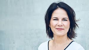 Wie steht sie zur europäischen armee? Eine Stunde Zeit Mit Annalena Baerbock Freunde Der Zeit