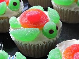 Cute diy turtle cupcakes great for baby showers, birthday parties because hello cupcakes! I Don T Even Like Cupcakes But This Is Awesome Cute Idea For Sharing With Students Turtle Cupcakes Sea Turtle Cupcakes Turtle Cake