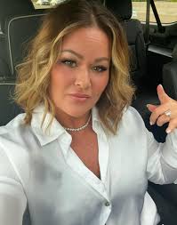 2025 is all about a new chapter in my life. This year will involve many  trips to New York for investor meetings, press, and pushing my business to  the next level. 👩‍💼