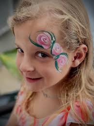 Military Appreciation day @prairieathletic club's Dolphin's Cove! It is  such a nice pool, I love to be there and so happy that they invited me me  to paint with waterproof paints for