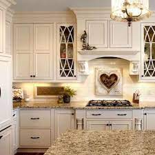 Atemberaubende French Country Kuchenschranke Creme 42 Dekoration Styles Country Style Kitchen French Country Kitchen Cabinets French Country Kitchens