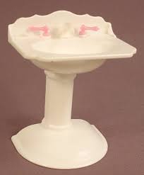 barbie 1996 white pedestal sink, 3 1/4