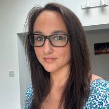 Marsh have a Education Industry Practice based just outside of London here  in the UK https://lnkd.in/e-i3XUvE If you have Education Insurance  experience, or Commercial Insurance experience with a…