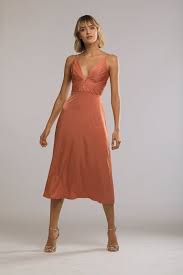 Dhgate.com provide a large selection of promotional long sleeve plunging neckline wedding dresses on sale at cheap price and excellent crafts. Terracotta Midi Dress With Plunging V Neck Perfect For A Fall Wedding Guest Look Shop Now Party Dress Shopping Plunge Neck Midi Dress Designer Cocktail Dress