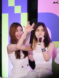 Come And Meet K Pop Fans Across The World On Discord S Largest K Pop Community Https Chat Koreaverse Com Itzy Kpop Girls New Girl