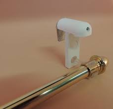 Mais il convient également pour une salle de bain. Support Tringle Rideau Pour Fenetre Pvc Sans Percer