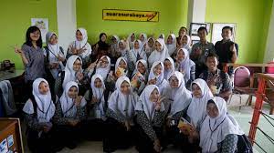 Maybe you would like to learn more about one of these? Semangat Siswa Smk Sepuluh November Belajar Jurnalistik Ke Ss Suara Surabaya