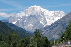 We have in addition a beautiful map which is splitted by country and a monument related to that country. Tour Du Mont Blanc
