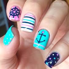 Desde las clásicas rayas marineras hasta camisetas con apliques, mensajes y con todo tipo de estampados. Unas Marineras En Color Azul Marino Un Rosa Chicle Y Un Verde Agua O Verde Menta Manicura De Unas Decorados Para Unas Cortas Unas Nauticas