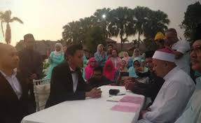 Anak kepada pelakon lama normah damanhuri menjadi bualan ramai kerana di majlis khawin anak lelakinya ada tarian. Anak Pelakon Normah Damanhuri Ahya Rosli Selamat Nikah Dengan Shahirah Sanusi Sensasi Selebriti