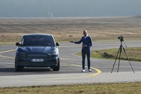 Miles cx727 rwd targeted range. Ford Mustang Mach E Fahrveranstaltung Deutschland Deutsch Ford Media Center