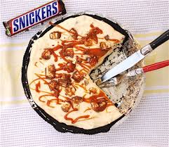 Grab A Snickers 7 Recipes With Everybodys Favorite Candy Bar Eat Dessert Food Desserts