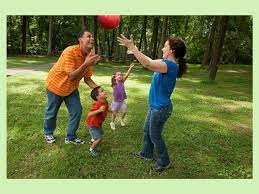 Fútbol, baloncesto, voley ball, béisbol, tenis, pádel, frontón y muchos más. 3 Juegos De Pelota Inolvidables Para Todos Jardin Vitamina