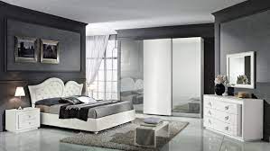 Testiera, cassettiera, specchio e due comodini. Composizione 19 Chanel Camera Da Letto Romantica E Moderna