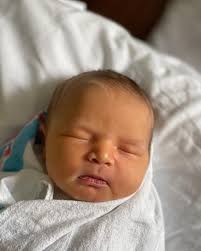 Lean with it, rock with it 🎤 @hmstudieaux #hairtransformation #fallhair  #lanza #keune #shadeseq #graycoverage #shadeseqgloss #gloss #highlight  #broussardla #lafayettehairstylist #lafayettela #youngsvillela  #redkenshadeseq #curls #haircut #blonding ...