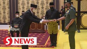 Oleh karena itu, mempelajari kata sapaan sangatlah diperlukan sebab greeting digunakan sebagai pembuka dialog ketika berkenalan atau beretemu dengan seseorang. Guan Dee Takes Oath As Federal Deputy Minister Youtube