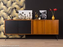Klassisches Sideboard Aus Den 1960er Jahren Hochwertiger Korpus In Nussbaum Furnier Mit Zwei Resopalbeschic Mobelverschonerung Mdf Mobel Haus Innenarchitektur