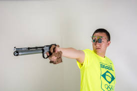 O atirador felipe wu não se classificou para a final do tiro esportivo, e o brasil não terá representante na decisão da pistola de ar 10m, que acontece às 3h30 (de brasíllia) deste sábado. Felipe Wu Tenta Vaga Olimpica No Tiro Esportivo On Board