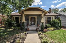 We talk about all aspects of choosing the right colors, exterior and interior, from where to start your search and how to apply the colors in the right manner to the types of colors to strive for and the types to avoid for traditional craftsman homes. 1930s Beautiful Nashville Homes