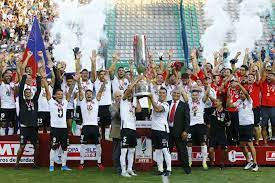 Argentina beat colombia on penalties to set up a final against brazil. Fotos Los Festejos De Colo Colo Luego De Proclamarse Campeon De La Copa Chile Ante La U Alairelibre Cl