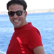 إذا غضبت منك إمرأة ، إياك أن تكلمها وإياك أن لا تكلمها ، تصرف أنت يا ذكي !  :)