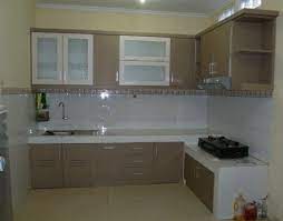 Aksen pola menarik untuk kitchen set minimalis. Model Kitchen Set L Mini Untuk Dapur Mungil 4 Lantai Keramik Dan Dinding Warna Kuning 1jt Desain Rumah Desain Dapur Kecil Desain Dapur Desain Lemari Dapur