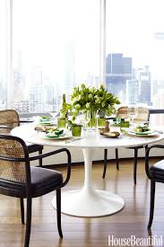 Stilvolle Wohnzimmerideen Von Blumig Bis Familienfreundlich In 2020 Tulip Dining Table Luxury Dining Stylish Living Room