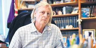 Didier raoult is known for his work on c à vous (2009), on est en direct (2020) and le grand journal de canal+ (2004). Classify French Doctors Didier Raoult And Laurent Alexandre