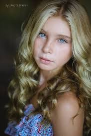 Renee Kantor's Instagram, Twitter & Facebook