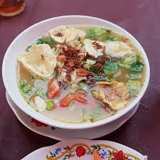 Sop kambing dengang kuah susu inilah yang menjadi ciri khas sop kambing milik karim. 5 Kuliner Di Bogor Berkuah Panas Ini Bikin Badan Tetap Hangat
