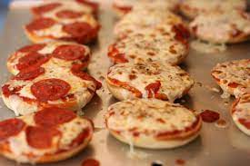 How To Make Pizza Bagels Aka Hot Weather Pizza Homemade Pizza Bites Pizza Bagels Pizza Bites